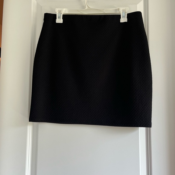 Xhilaration Black Textured Mini Skirt - Picture 2 of 4